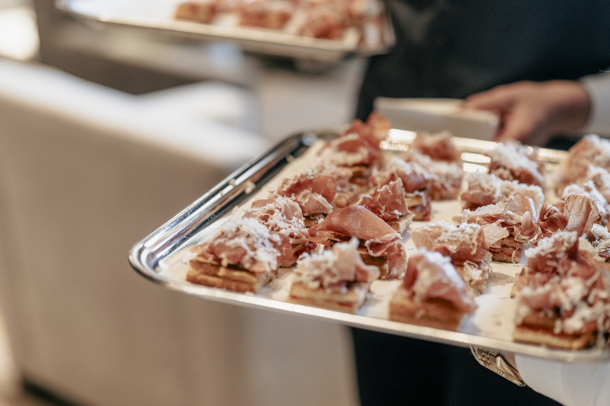 Refined catering and elegant wedding reception at La Réserve Resort in Knokke-Heist