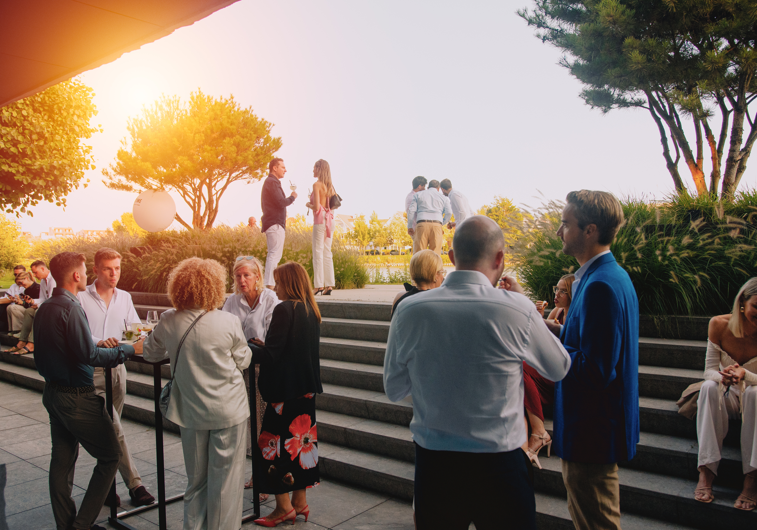 Elegant wedding reception at La Réserve Resort overlooking the Zegemeer Lake in Knokke