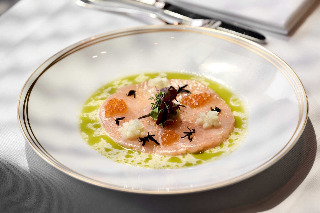 Tailored catering for an elegant wedding dinner at La Réserve Resort in Knokke-Heist